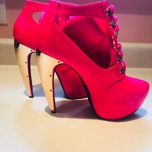 Privileged Heels hot pink lobster claw heels